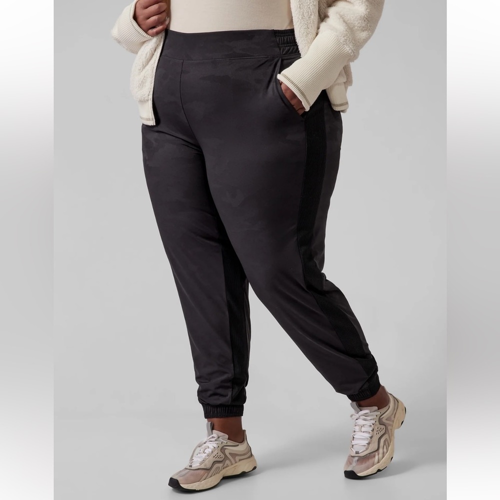 NWT Athleta Brooklyn Camo Joggers
